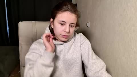 Snapshot of lucyrait chatting on February 2025 11:22:01 AM Lucy online show from February 2025 11:22:01 AM