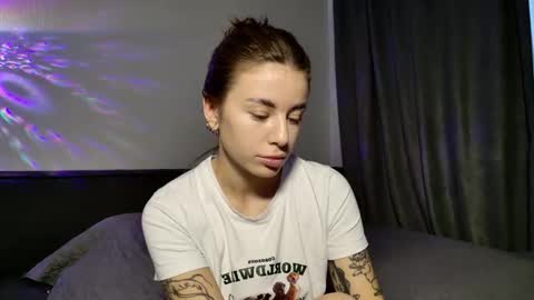 Snapshot of lucyrait chatting on November 2025 09:43:01 AM Lucy online show from November 2025 09:43:01 AM