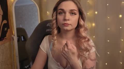 Snapshot of lucysbrain chatting on February 2026 11:47:02 AM Lucy online show from February 2026 11:47:02 AM