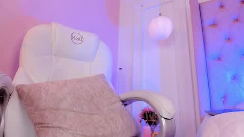 Lucy online show from December 2025 05:38:02 AM