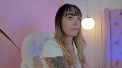 Lucy online show from December 2025 04:39:02 AM