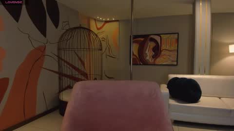 Lucy online show from November 2025 07:26:01 PM