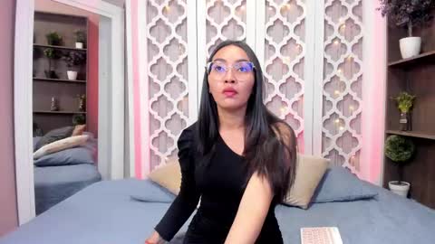 Lucy Liiu online show from February 2025 07:48:02 PM