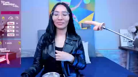 Lucy Liiu online show from September 2025 01:11:02 PM