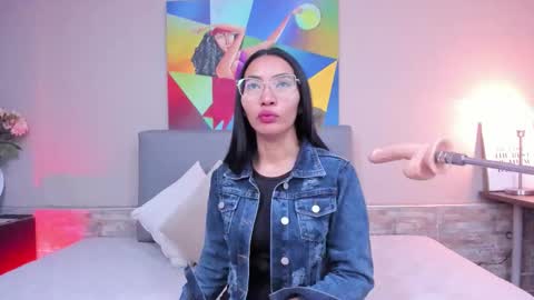 Lucy Liiu online show from September 2025 02:40:02 PM