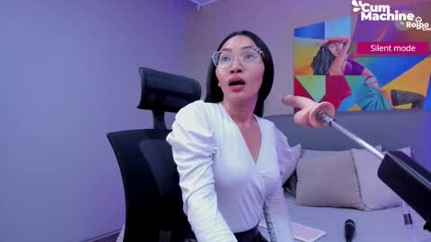 Lucy Liiu online show from September 2025 02:11:02 PM