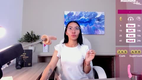 Lucy Liiu online show from November 2025 01:21:02 PM