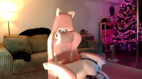 Snapshot of lucyyluvss chatting on December 2024 12:08:02 AM Lucy online show from December 2024 12:08:02 AM