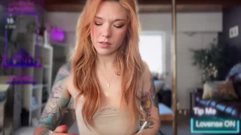 Snapshot of luebeam chatting on February 2025 08:03:01 PM Luubeam INSTA luubeammm TWITTER lunaisreallycu1 online show from February 2025 08:03:01 PM