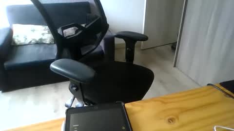 luhizu87871987 online show from April 2026 08:29:02 PM