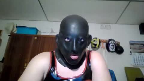 Snapshot of luis2423 chatting on November 2025 02:20:01 PM A slave to the mistress.. un esclavo para las amas dominantes. online show from November 2025 02:20:01 PM