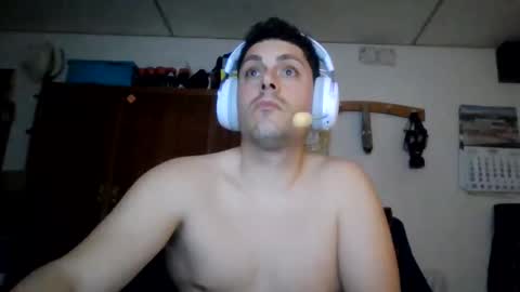 Snapshot of luis2423 chatting on May 2026 09:22:01 PM A slave to the mistress.. un esclavo para las amas dominantes. online show from May 2026 09:22:01 PM