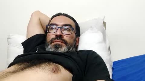 Snapshot of luis2988z chatting on April 2026 01:34:01 AM Hairyman online show from April 2026 01:34:01 AM