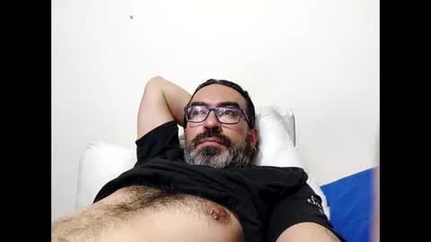 Snapshot of luis2988z chatting on May 2026 02:18:02 AM Hairyman online show from May 2026 02:18:02 AM
