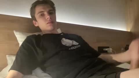 Luis online show from November 2025 04:43:02 AM