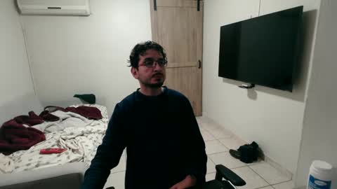 luis_flr online show from January 2025 06:07:01 PM