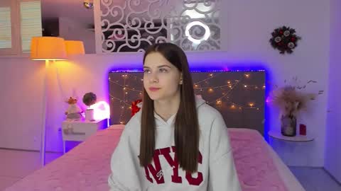 LuisaClover online show from December 2025 01:08:01 PM