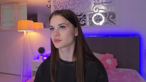 LuisaClover online show from March 2026 03:18:01 PM