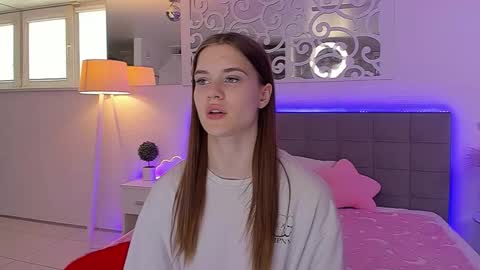 LuisaClover online show from June 2026 12:19:01 PM