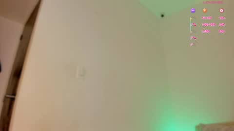 Snapshot of luisah_ chatting on April 2026 02:27:02 AM L U I S A online show from April 2026 02:27:02 AM