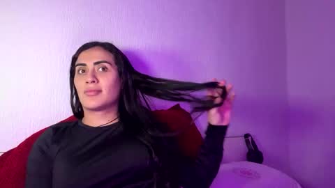 Luisa Monsters online show from November 2025 09:37:01 PM