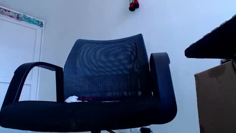 luisfernando01 online show from February 2025 07:03:01 PM