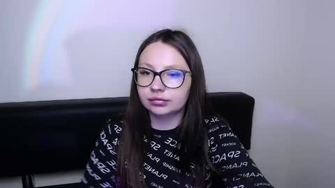 Snapshot of luizaheems_ chatting on May 2026 06:42:01 AM Luiza online show from May 2026 06:42:01 AM