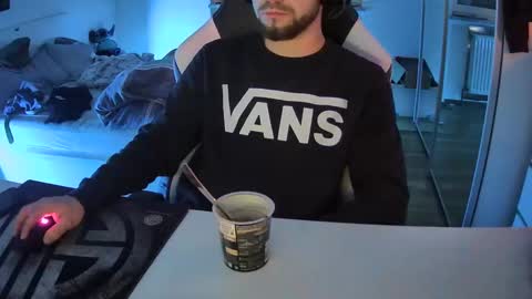 lukasschoetz online show from December 2024 10:34:01 PM