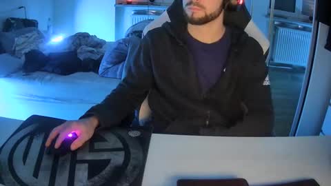 lukasschoetz online show from January 2025 06:10:01 PM