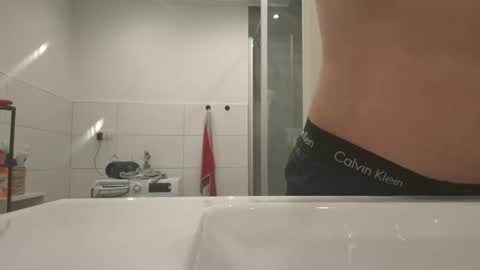 lukasschoetz online show from November 2025 08:40:01 PM