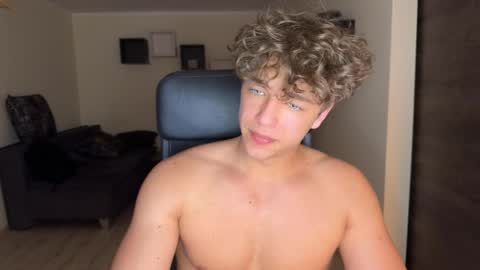 Snapshot of lukedesirable chatting on May 2026 09:10:02 PM lukedesirable online show from May 2026 09:10:02 PM