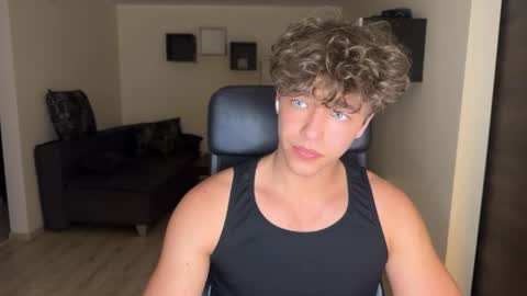 Snapshot of lukedesirable chatting on May 2026 09:44:01 PM lukedesirable online show from May 2026 09:44:01 PM