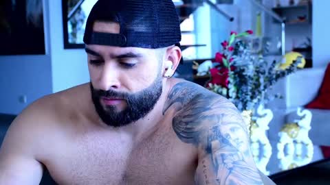 Lukhas f4f online show from February 2025 07:59:02 PM