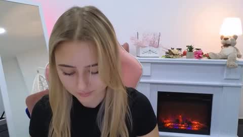 Lily online show from September 2025 01:12:01 PM