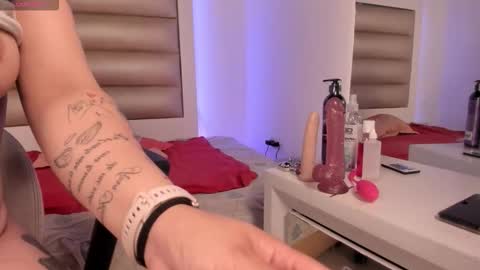 elizabeth online show from November 2025 12:37:02 PM