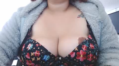 LUMI     online show from February 2025 04:21:01 PM