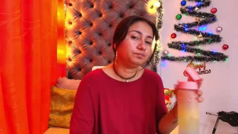 Luna  online show from December 2025 08:15:02 PM