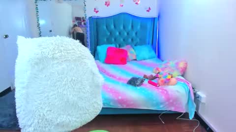 luna_analya online show from September 2025 12:16:02 PM