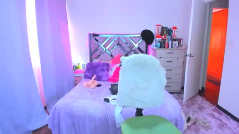 luna_analya online show from November 2025 01:46:01 PM
