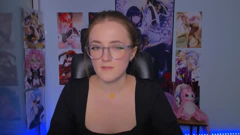 luna_berryy online show from January 2025 08:33:01 PM