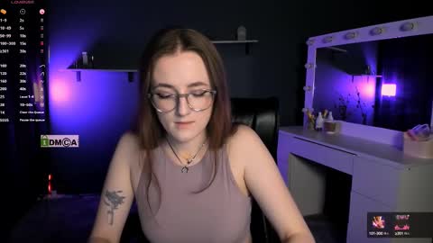 luna_berryy online show from March 2025 09:26:01 PM