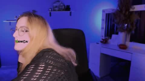 luna_berryy online show from September 2025 07:35:01 PM