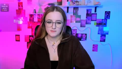 luna_berryy online show from April 2026 08:48:01 PM