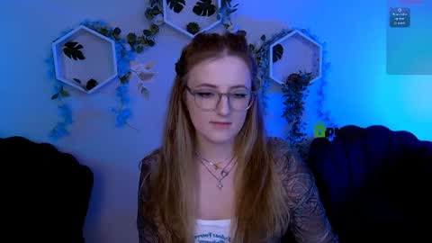 luna_berryy online show from June 2026 07:12:01 PM