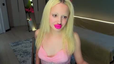 Snapshot of luna_beverly chatting on June 2026 09:19:02 PM luna_beverly online show from June 2026 09:19:02 PM