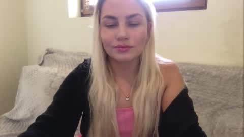 luna_blazer online show from November 2025 11:42:01 AM