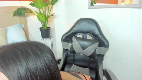 Snapshot of luna_blazze_ chatting on May 2026 12:15:01 PM L U N A online show from May 2026 12:15:01 PM