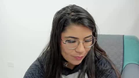 luna  online show from September 2025 11:10:01 AM