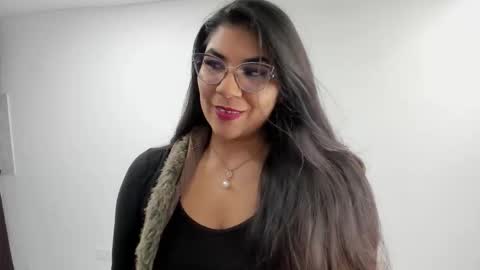 luna  online show from October 2025 06:15:02 PM