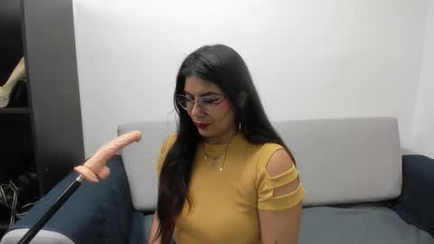 luna  online show from October 2025 11:42:02 AM